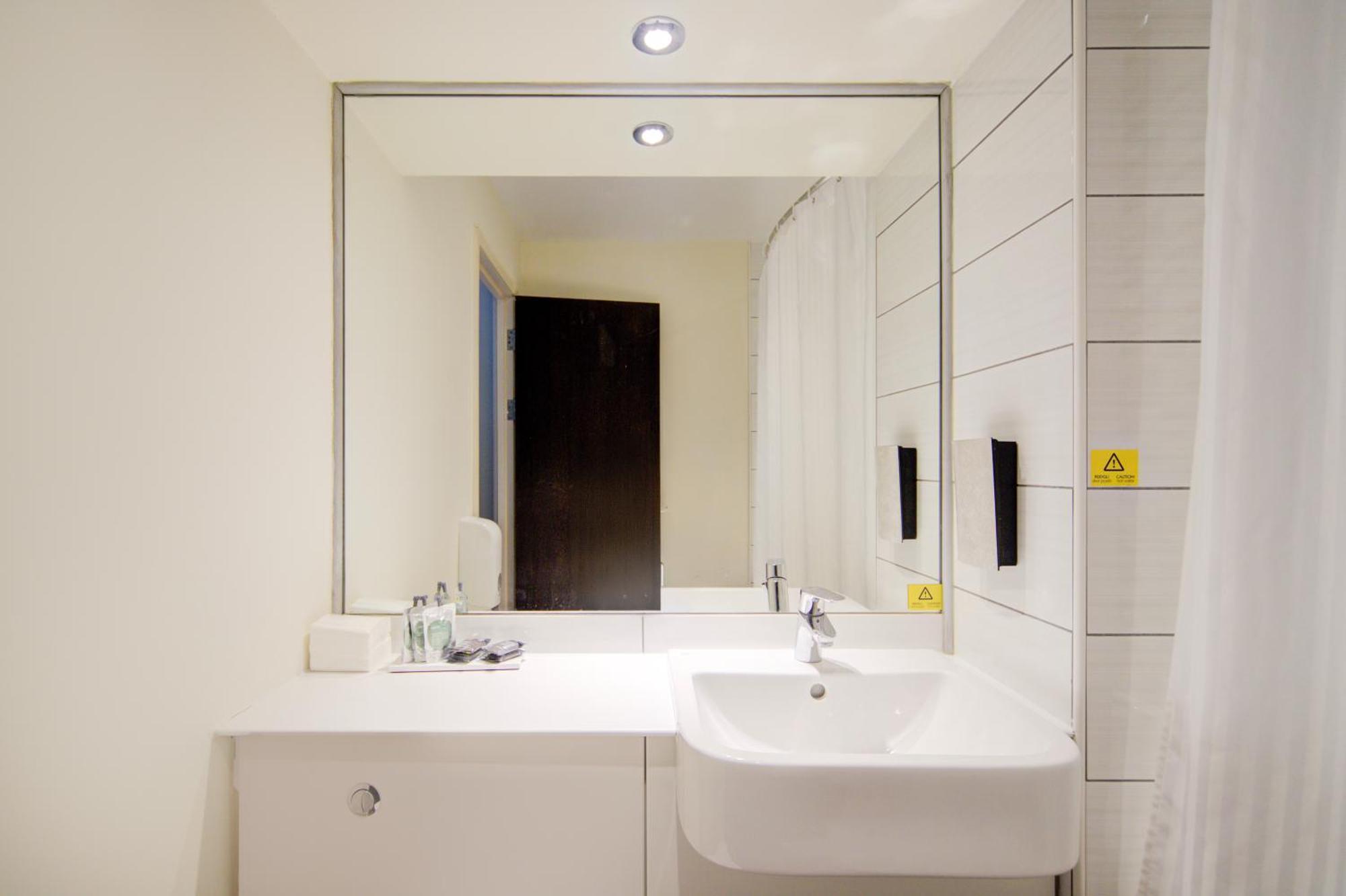 Belvilla Newport City Centre Hotel - Lifestyle Eksteriør bilde
